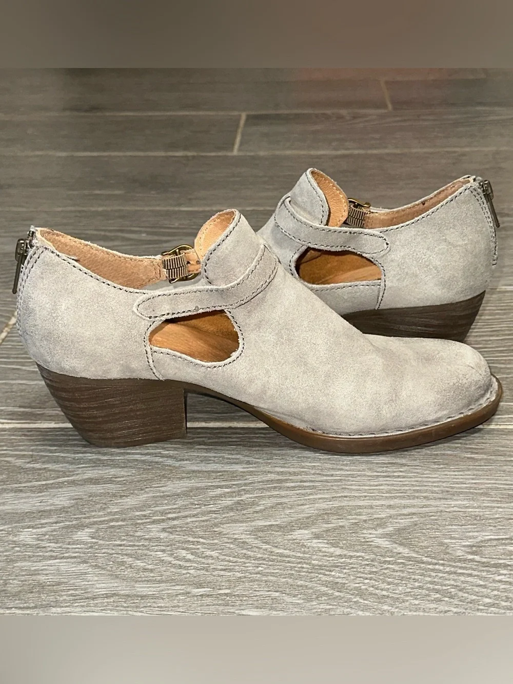 Born Mendocino Women’s 10M Distressed Gray Suede Western Bootie Cut Out Boho